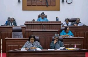 Adoption d’une nouvelle loi sur la CBDH : les journalistes perdent regrettablement leur siège