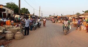 Occupation des voies dans le marché de Comé : la répression démarre ce mercredi, selon le préfet