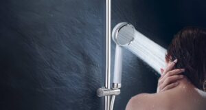 Transformez votre expérience de douche avec le nouveau pommeau de douche HomePure Rayn de QNET