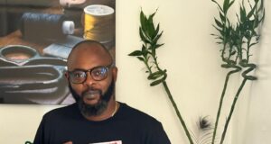 Tata Adjatchè : le styliste Jerry Sinclair s’offre la BD de Tiburce Adagbé