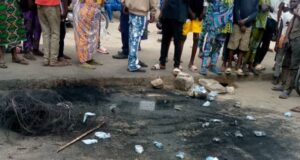 Bénin : un homme brûlé vif pour vol présumé de la moto de son oncle