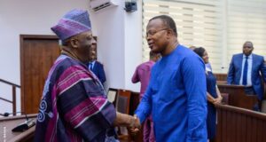 Assemblée nationale : « Je suis déçu, personne ne sait de quoi il parle », Éric Houndété réagit au discours de Louis Vlavonou sur la haine