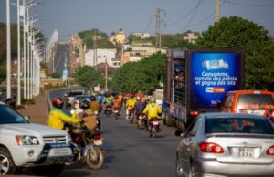 Moov Africa Bénin illumine les rues de Parakou à travers sa caravane Fidelis
