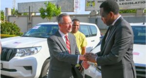 Amélioration de la sécurité et promotion des droits humains dans le système pénitentiaire du Bénin : les États-Unis offrent des outils et équipements à l’APB