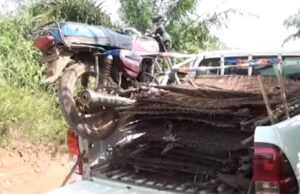Exploitation illégale des carrières dans le Mono : plusieurs matériels de travail et une moto saisis à Gbéguido et Drè, des exploitants clandestins en fuite