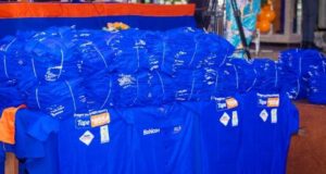 Don de chemises à Bohicon : Moov Africa Bénin et sa filiale Moov Money améliorent la visibilité et la sécurité des Zémidjans