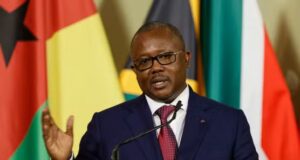 Chaos en Guinée Bissau : le Chef de l’Etat Umaro Sissoco Embaló et d’autres hauts responsables arrêtés au Palais, les tirs retentissent