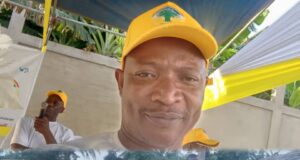 Don de kits de balayage aux femmes de Togbonou : le Directeur Laurenz Gade honore la noblesse de l’entretien communautaire