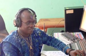 XOJLA WEMA DO XWELAGBÉMÈ » et « AMU NIN » : Bernard Dinla célèbre les 4 ans de sa revue de presse en Xwelagbé