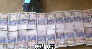 Bénin : plus de 25 millions de faux billets saisis par la police, 2 individus arrêtés