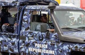 Bénin : après avoir tenté en vain de voler la police, un chauffeur revient au commissariat réclamer sa moto abandonnée sur les lieux du vol
