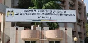 Filmée nue à sa sortie de douche : une coiffeuse exige 20 millions FCFA à un vigile devant la CRIET