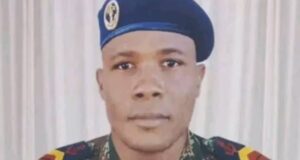 Hommage national : le Président Talon s’incline devant la mémoire du soldat Jean-Baptiste Dotou, tué lors du coup d’État déjoué