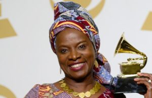 La qualité d’abord, la nationalité ensuite : Angélique Kidjo répond aux critiques sur son manque de collaborations avec ses compatriotes