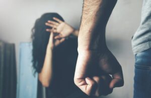 Bénin : un homme mord sa compagne au dos et finit en garde à vue