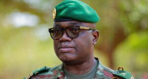 Commémoration du 16 Janvier : « le 7 décembre, l’histoire a failli se répéter, mais le Bénin est resté debout », le Chef d’État-Major Général rend hommage aux martyrs et met en garde