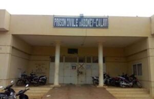 Abomey-Calavi : soupçonné d’escroquerie sur un détenu, le surveillant chef de la prison arrêté