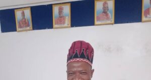 Soutenance de thèse à l’UAC : Maurice Laurenz GADE explore la condition des femmes africaines sans enfant et obtient son titre de Docteur en Anglais