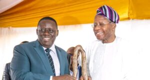 Hommage parlementaire : l’Assemblée nationale célèbre le parcours exceptionnel de Me Adrien Houngbédji