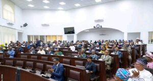 Parlement : 13 chaises vides pour le baptême du feu de la 10e législature