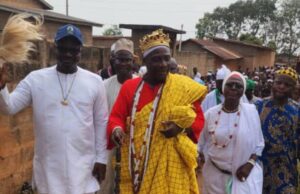 Commémoration du 25e anniversaire du décès de l’illustre Sossa Guèdèhounguè : l’Honorable Isidore Zandjou salue la mémoire d’un bâtisseur et présente ses civilités à Sa Majesté Agassa Guèdèhounguè