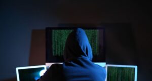 Cybercriminalité au Bénin : 56 suspects arrêtés à Comé et dans plusieurs villes, des véhicules et un arsenal informatique saisis