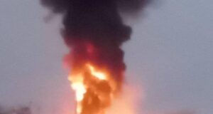 Incendie à Malanville : un camion chargé de carburant s’embrase après avoir été percuté par un bus de Baobab Express