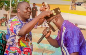 Humour, danse et générosité : la présence remarquée du leader Félix Siavi a illuminé la fête des femmes à Gbagbonou