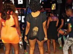 Bénin : une travailleuse du sexe confisque le téléphone de son client après une partie de jambes en l’air au tarif révisé