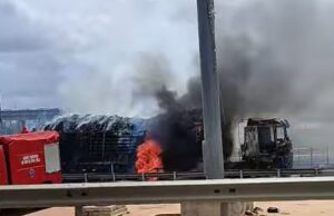 Un camion chargé d’allumettes s’embrase sous l’échangeur de Godomey