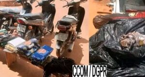 Bénin : il se prend pour un flic, vole une moto, oublie ses faux billets et finit en cellule