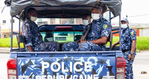 Bénin : une femme presque nue surprise chez un maçon à Zinvié sur fond de soupçons de sorcellerie et conduite au commissariat