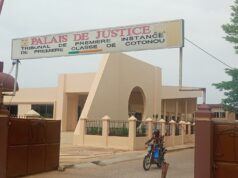 Tribunal de Cotonou : une femme vole 46 millions à son époux pour son ex-mari, qui l’escroque et disparaît