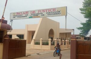 Tribunal de Cotonou : une femme vole 46 millions à son époux pour son ex-mari, qui l’escroque et disparaît