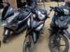 Le commissariat de Godomey nettoie Calavi : 4 jours de chasse, 3 motos sauvées, 3 individus arrêtés et 1 policier blessé