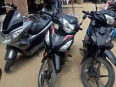 Le commissariat de Godomey nettoie Calavi : 4 jours de chasse, 3 motos sauvées, 3 individus arrêtés et 1 policier blessé