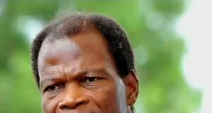 Isolement, coupures d’eau et provocations : les révélations de Candide Azannaï sur son quotidien en prison
