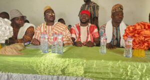 Haut Conseil du Vodun Hêviosso : Sa Majesté ODI GUEDEHOUNSOU Tossè alias 13 13 consacre le nouveau bureau du Mono