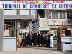 Tribunal de commerce : 2 étudiants Béninois en Europe réclament 30 millions de FCFA à une banque et un intermédiaire pour des virements d’études bloqués